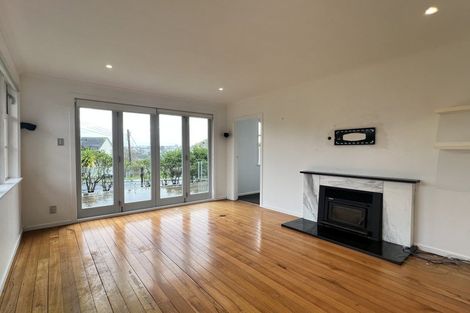 Photo of property in 2 Leander Road, Bayswater, Auckland, 0622
