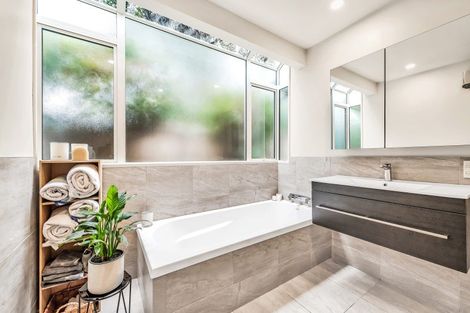 Photo of property in 79 Withells Road, Avonhead, Christchurch, 8042