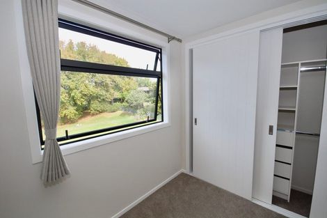 Photo of property in 41e Camelot Place, Glenfield, Auckland, 0629