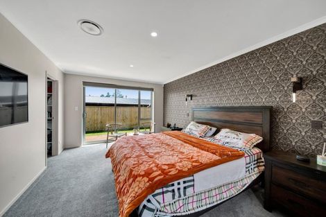 Photo of property in 33 Honeyfield Drive, Whalers Gate, New Plymouth, 4310