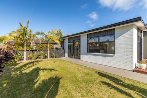 Photo of property in 2 Piper Way, Glen Avon, New Plymouth, 4312