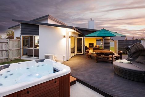 Photo of property in 11 Manhattan Court, Kelvin Grove, Palmerston North, 4414