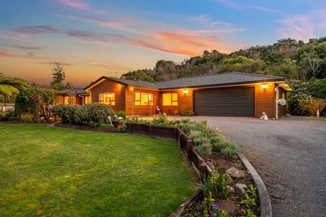Photo of property in 13 Carlow Grove, Birchville, Upper Hutt, 5018