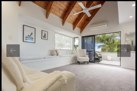 Photo of property in 2/6 Calypso Place, Rothesay Bay, Auckland, 0630