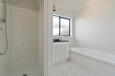 Photo of property in 30 Millstream Drive, Henderson, Auckland, 0610