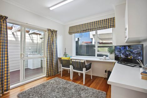 Photo of property in 150 Bleakhouse Road, Mellons Bay, Auckland, 2014