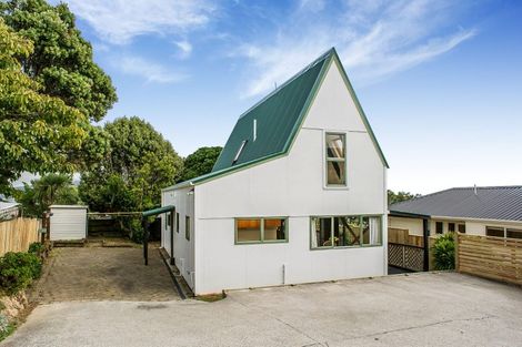 Photo of property in 117 Gloaming Hill, Titahi Bay, Porirua, 5022