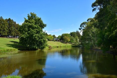 Photo of property in 30 Moontide Road, Kumeu, 0892