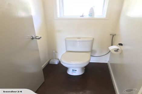 Photo of property in 1/46 John Dee Crescent, Red Beach, 0932