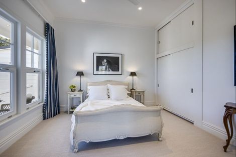 Photo of property in 59 Busby Hill, Havelock North, 4130