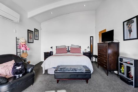 Photo of property in 5 Weston Street, Moturoa, New Plymouth, 4310