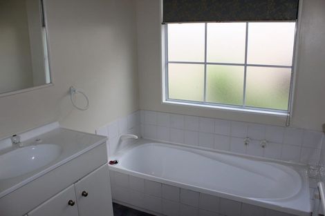 Photo of property in 2/95 Langana Avenue, Browns Bay, Auckland, 0630