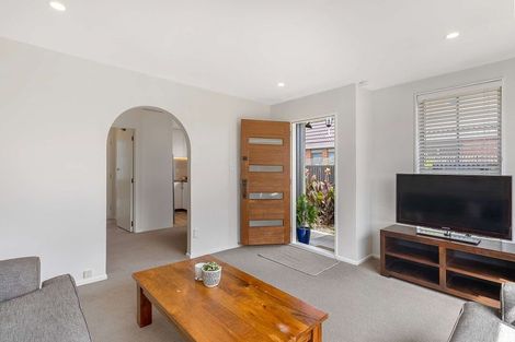 Photo of property in 2/3 Sawtell Place, Northcote, Christchurch, 8052