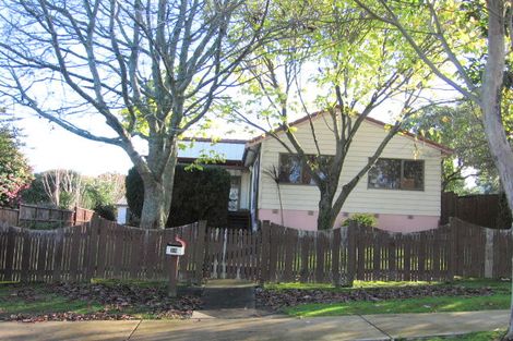 Photo of property in 16 Palmetto Place, Goodwood Heights, Auckland, 2105