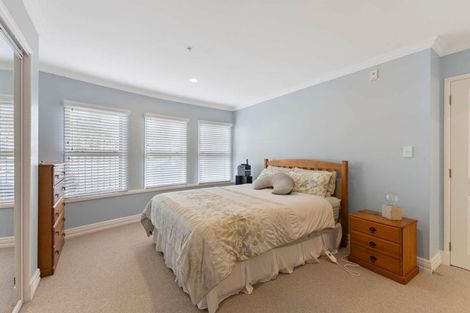 Photo of property in 1 Queen Street, New Plymouth, 4310