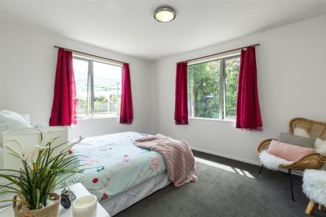 Photo of property in 1 Alpha Close, Wanaka, 9305