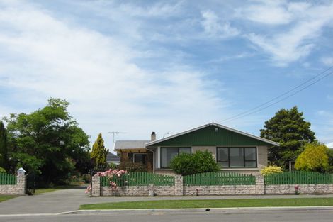 Photo of property in 32 Tenby Place, Avondale, Christchurch, 8061