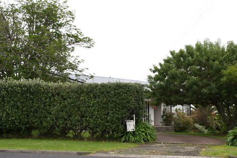 Photo of property in 8 Cockle Bay Road, Cockle Bay, Auckland, 2014