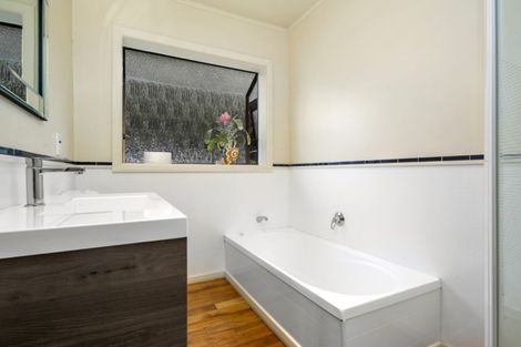 Photo of property in 24 Ranui Terrace, Tawa, Wellington, 5028