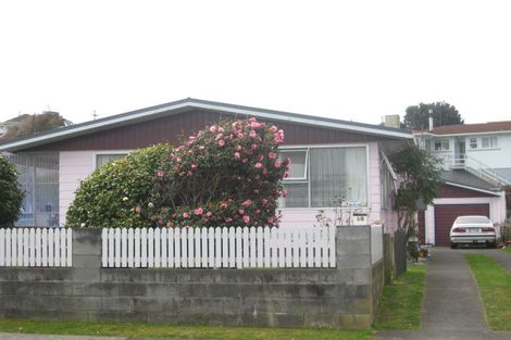 Photo of property in 10 Naumai Place, Spotswood, New Plymouth, 4310