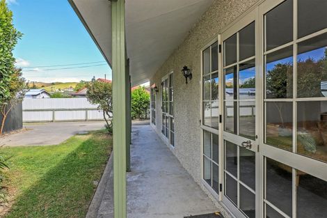 Photo of property in 6 Howard Road, Taradale, Napier, 4112