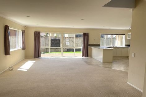 Photo of property in 6 Oswald Close, Flat Bush, Auckland, 2016