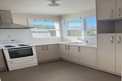 Photo of property in 6 Knox Road, Swanson, Auckland, 0612
