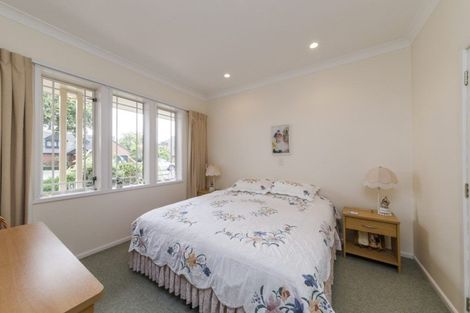 Photo of property in 4 The Oaks, Awapuni, Palmerston North, 4412