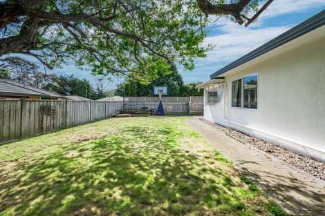 Photo of property in 32 Guildford Drive, Paraparaumu, 5032