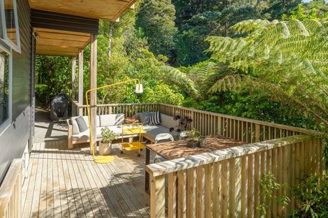 Photo of property in 21 Kaitawa Road, York Bay, Lower Hutt, 5013