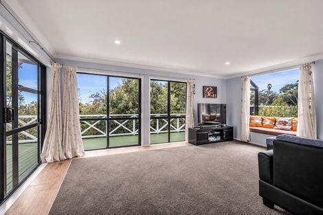 Photo of property in 11 Moffat Road, Red Beach, 0932