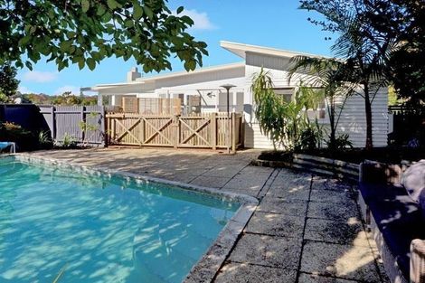 Photo of property in 43 Richards Avenue, Forrest Hill, Auckland, 0620