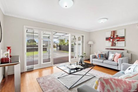 Photo of property in 8 Ranui Station Road, Ranui, Auckland, 0612