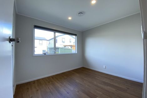 Photo of property in 31 Becker Drive, Weymouth, Auckland, 2103