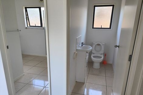 Photo of property in 99 Universal Drive, Henderson, Auckland, 0610