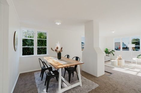 Photo of property in 15 Paul Crescent, Fairfield, Hamilton, 3214