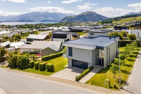 Photo of property in 5 Bovett Place, Wanaka, 9305