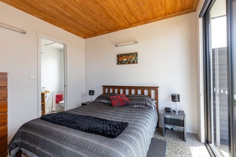 Photo of property in 102 Eighth Avenue, Urenui, 4377