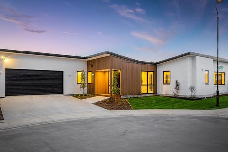 Photo of property in 14 Pembrook Close, Rangiora, 7400
