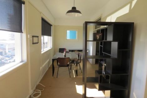 Photo of property in Devonport Apartments, 3/127 Saint Aubyn Street, New Plymouth, 4310