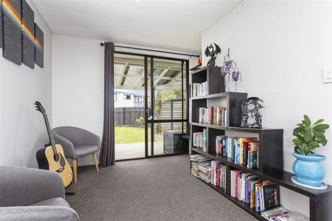 Photo of property in 104 Rhinevale Close, Henderson, Auckland, 0612