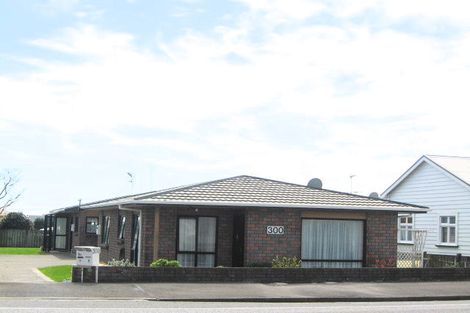 Photo of property in 2/300 Saint Aubyn Street, New Plymouth, 4310