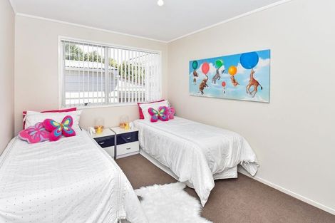 Photo of property in 25 Gibbons Road, Weymouth, Auckland, 2103