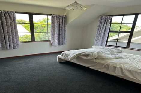 Photo of property in 5 Broadfell Avenue, Avonhead, Christchurch, 8042