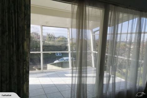 Photo of property in 10 Raleigh Road, Northcote, Auckland, 0627