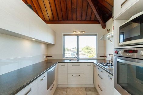 Photo of property in 95 Wikiriwhi Crescent, Awapuni, Palmerston North, 4412
