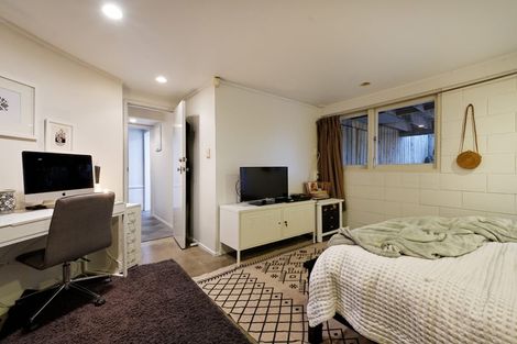 Photo of property in 12 Havelle Avenue, Titirangi, Auckland, 0604