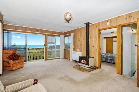 Photo of property in 25 Domain Crescent, Muriwai, Waimauku, 0881