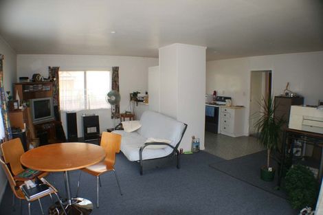 Photo of property in 1 Louise Place, West Harbour, Auckland, 0618