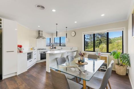 Photo of property in 77 Erlestoke Crescent, Churton Park, Wellington, 6037